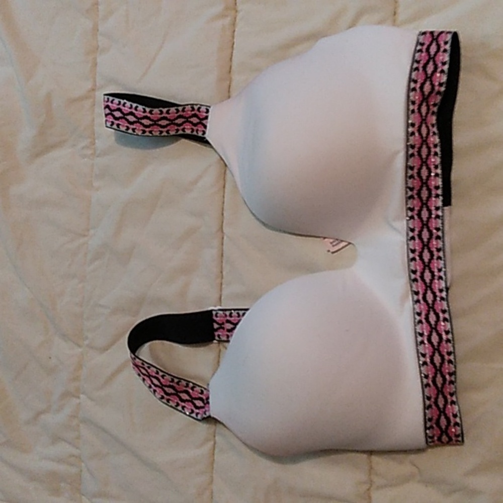 Victoria Secret slightly padded bra size 32D